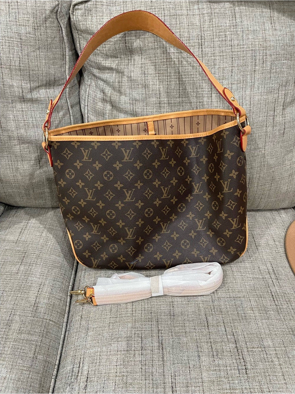 Louis Vuitton knock-off Monogram Canvas Shoulder Bag - Picture 3 of 16